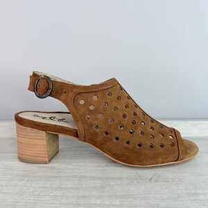 NWOT! BOS & Co brown suede block heel sandals size 41
